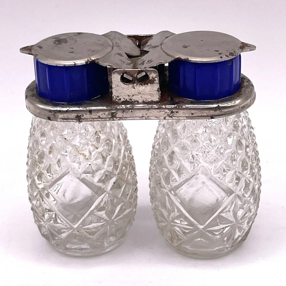 Vintage Mini Travel Salt And Pepper Shaker Metal Flip‎ Lid Glass Containers